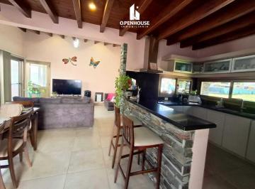 Casa · 199m² · 3 Dormitorios · 2 Cocheras · Openhouse Vende Hermosa Casa Barrio en Privado Guaymallén.