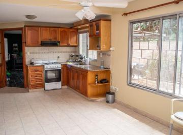 Casa · 135m² · 5 Ambientes · 1 Cochera · Casa 5 Amb C/parque y Pileta Apto Crédito