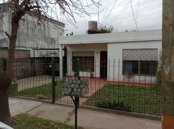 Casa · 90m² · 3 Ambientes · 1 Cochera · Venta Casa 2 Dorm Jardin Coch Garin Barrio Cabot