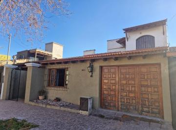 Casa · 127m² · 6 Ambientes · 1 Cochera · Casa en Venta B° Semiprivado Amanecer de Oro