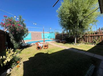 Quinta vacacional · 173m² · 1 Dormitorio · 1 Cochera · Casa con Pileta en Colonia Segovia.