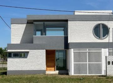 Casa · 150m² · 4 Ambientes · 1 Cochera · Casa en Venta 2 Dorm. a Estrenar Alvear