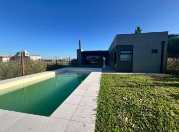 Casa · 103m² · 5 Ambientes · 1 Cochera · Casa Tres Dorm. Ibarlucea Apto Credito