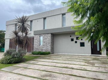 Casa · 360m² · 6 Ambientes · 7 Cocheras · Venta Casa en Weston, 5 Dorm.