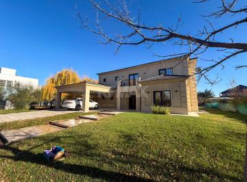 Casa · 255m² · 8 Ambientes · Casa en Venta | Comahue Golf Club | Neuquén