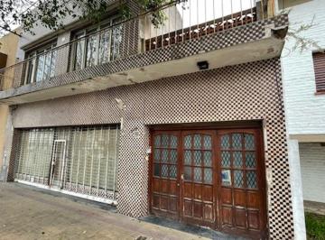 Casa · 130m² · 4 Ambientes · 1 Cochera · Casa en Venta La Plata