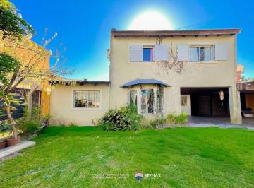 Casa · 250m² · 4 Ambientes · 2 Cocheras · Casa en Venta en City Bell Entre Caminos
