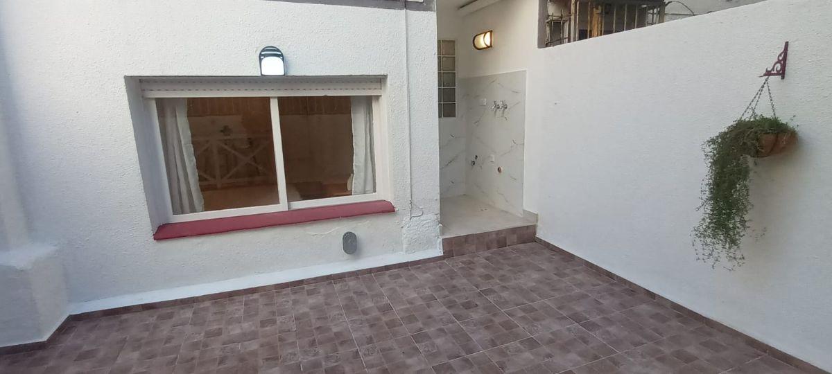 Venta Departamento 1 Ambiente contra frente con patio - 28 m2 + 16 m2 - 44 m2 totales