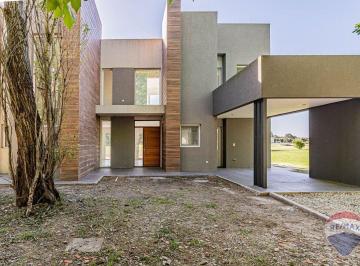 Casa · 190m² · 5 Ambientes · 2 Cocheras · Casa en Venta en Haras del Sur 2, Al Golf