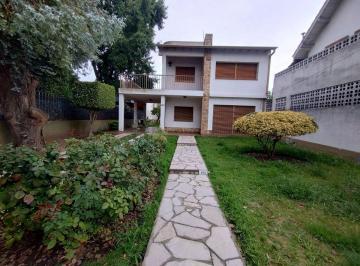 Casa · 270m² · 5 Ambientes · 2 Cocheras · Casa 5 Ambientes en Venta con Cochera en Bernal