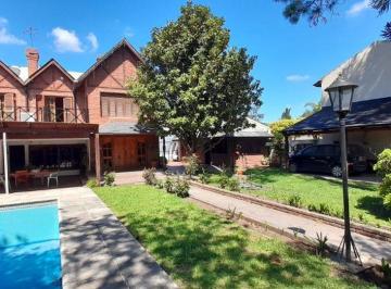 Casa · 240m² · 4 Ambientes · 2 Cocheras · Venta Casa Fisherton Amplio Jardin, Pileta Quincho