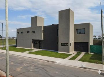 Casa · 145m² · 6 Ambientes · Venta Casa Duplex Pampas de Manantiales