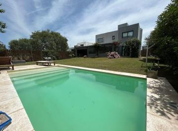Casa · 240m² · 12 Ambientes · 3 Cocheras · Venta Casa Country La Morada Villa Allende 3 Dorm