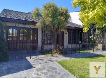 Casa · 130m² · 4 Ambientes · Casa en Venta - 2 Dorm. 2 Baños - 230 m - Mar del Plata