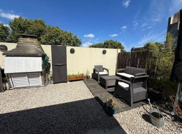 PH · 70m² · 3 Ambientes · 1 Cochera · Impecable PH con Terraza, Quincho y Cochera