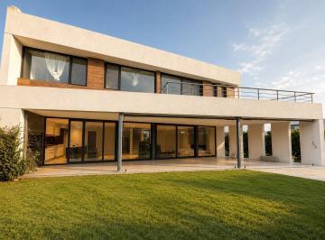 Casa · 239m² · 5 Ambientes · 3 Cocheras · Casa en Venta en Ayres Plaza, Pilar, G. B. a. Zona Norte