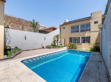 Casa · 335m² · 4 Ambientes · 1 Cochera · Casa Venta Sarandi 4 Amb Cochera Pileta Quincho