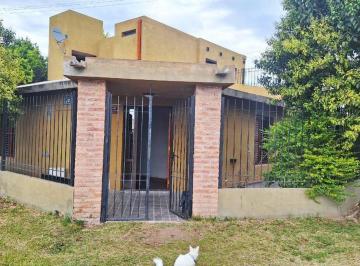 Casa · 208m² · 8 Ambientes · 1 Cochera · Venta Casa 4 Dorm., Pilar, Cordoba.