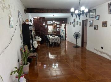 Casa · 196m² · 4 Ambientes · 1 Cochera · Venta Casa Moreno