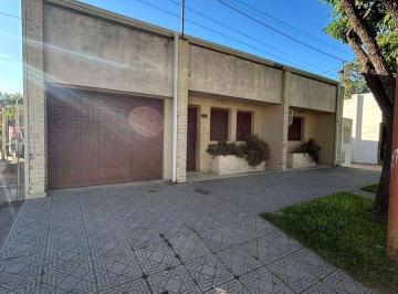 Casa · 96m² · 3 Ambientes · Venta de Casa en Barrio Oeste