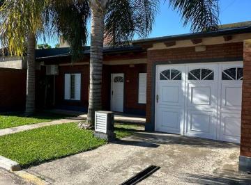 Casa · 382m² · 6 Ambientes · 1 Cochera · Venta de Casa en Franck