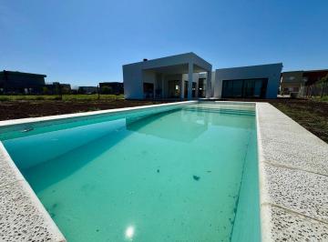 Casa · 136m² · 4 Ambientes · 2 Cocheras · Venta Casa 4 Amb San Sebastian Pilar Financiación