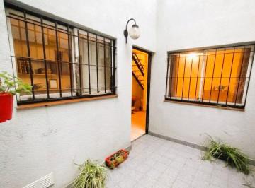 PH · 50m² · 2 Ambientes · Moderno PH 2 Amb en Venta en Flores con Patio