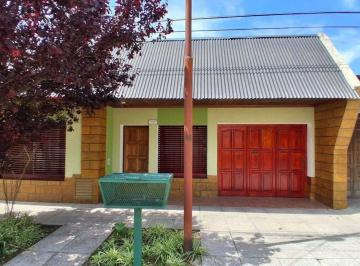Casa · 130m² · 4 Ambientes · 3 Cocheras · Venta Casa de 4 Amb. con Quincho, Garage en Lujan