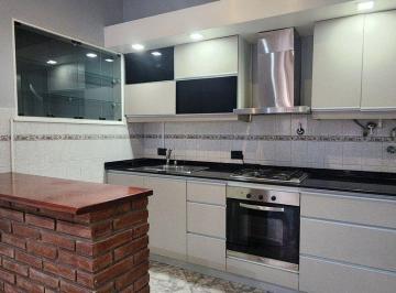 PH · 90m² · 3 Ambientes · Venta PH 3 Amb. en Lomas del Mirador con Quincho