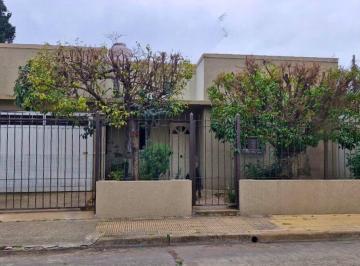 Casa · 134m² · 4 Ambientes · 1 Cochera · Venta Casa 5 Ambiantes Moron Apto Credito