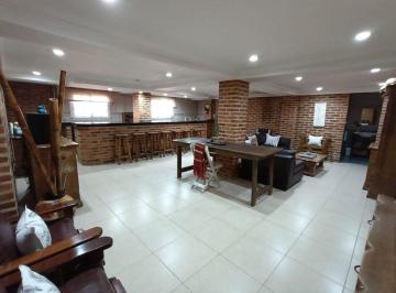 Casa · 230m² · 4 Ambientes · 1 Cochera · Venta - Casa 5 Amb - Comercial - Rincon de Milberg