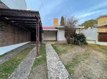 Casa · 267m² · 8 Ambientes · 1 Cochera · Casa a La Venta en Barrio Parque Capital