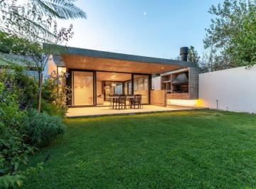 Casa · 131m² · 4 Ambientes · 2 Cocheras · Casa en Venta Gonnet 3 Dorm. Entre Caminos