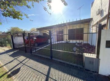 Casa · 140m² · 5 Ambientes · 2 Cocheras · Venta "En Block" Casa 3 Amb + 2 PH a Refaccionar