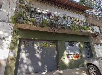 Casa · 279m² · 6 Ambientes · 2 Cocheras · Casa de 3 Dorm. en Felipe More 1469