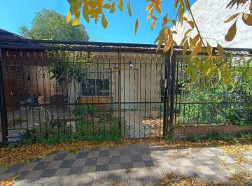 Casa · 137m² · 5 Ambientes · 1 Cochera · Venta Casa en Fisherton de 3 Dorm.
