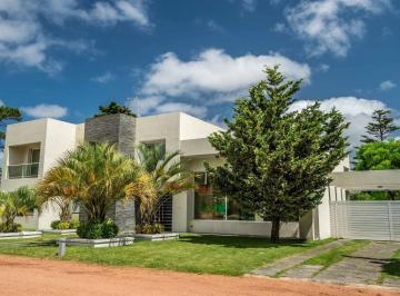 Casa · 264m² · 6 Ambientes · 2 Cocheras · Casa en Venta en Barrio Cerrado Boulevard Park