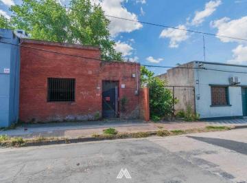 Casa · 161m² · 4 Ambientes · Venta Terreno Céntrico con Casa a Reciclar, Pando.