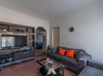 Casa · 80m² · 5 Ambientes · 1 Cochera · Venta Casa 2 Dorm. + Apto + Barbacoa Las Acacias