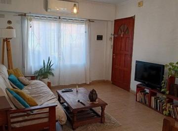 Departamento · 44m² · 2 Ambientes · Lanús 2 Amb Al Frente Muy Amplio y Luminoso Patio!