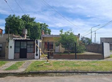 Casa · 125m² · 3 Ambientes · 2 Cocheras · Casa 3 Amb en Venta en Villa Tesei en Esquina