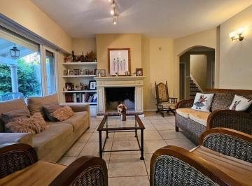Casa · 208m² · 6 Ambientes · 2 Cocheras · Venta Casa 6 Amb. Gran Jardín y Pileta en Lincoln