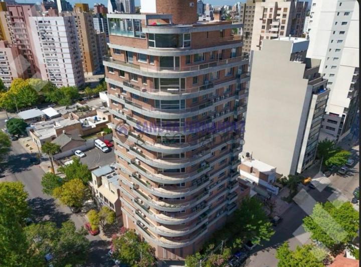 Departamento · 260m² · 6 Ambientes · 2 Cocheras