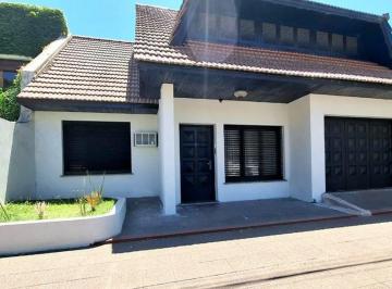 Casa · 300m² · 4 Ambientes · 1 Cochera · Casa en Venta en Pehuajó con Pileta