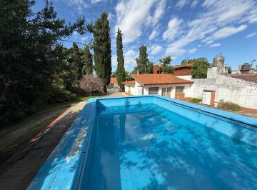 Quinta vacacional · 58m² · 2 Dormitorios · 1 Cochera · Casa Quinta en Venta en Pergamino con Pileta