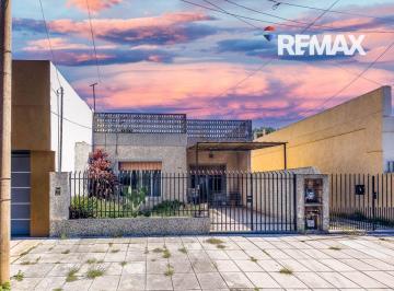 Casa · 110m² · 4 Ambientes · 1 Cochera · Casa 4 Amb | Calle Sin Salida y Terraza