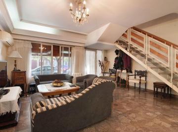 Casa · 192m² · 5 Ambientes · 1 Cochera · Venta Casa 5 Amb Monte Castro Patio Cochera Terraz