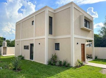 Casa · 120m² · 4 Ambientes · Casa en Los Algarrobos