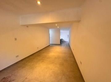 Casa · 70m² · 3 Ambientes · 1 Cochera · Venta Casa Refaccionada a Estrenar