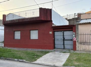 Casa · 96m² · 4 Ambientes · 1 Cochera · Venta Casa 3 Ambientes Mas Departamento Hurlingham